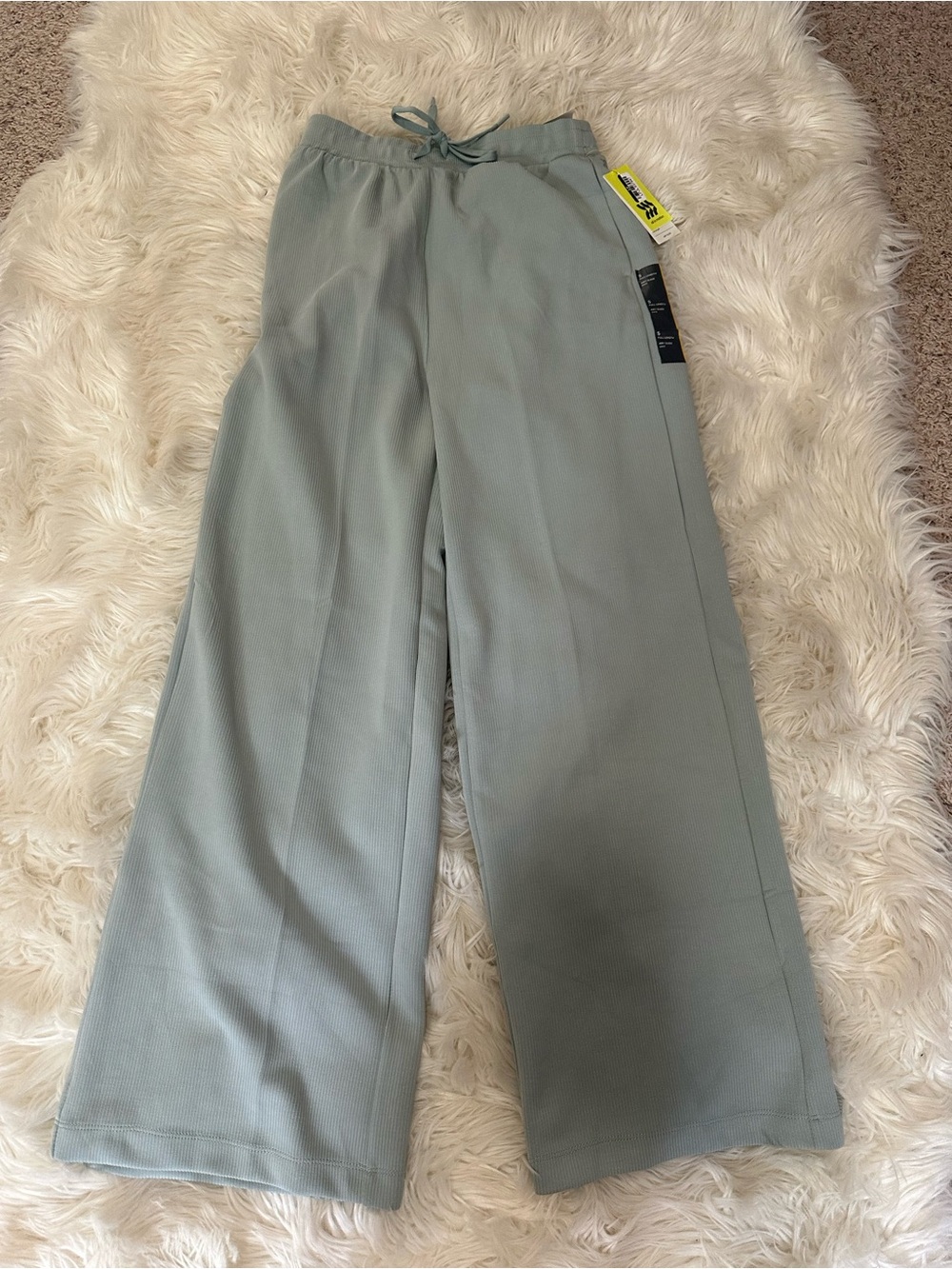 all in motion Airy Sleek Pants - Sage Green